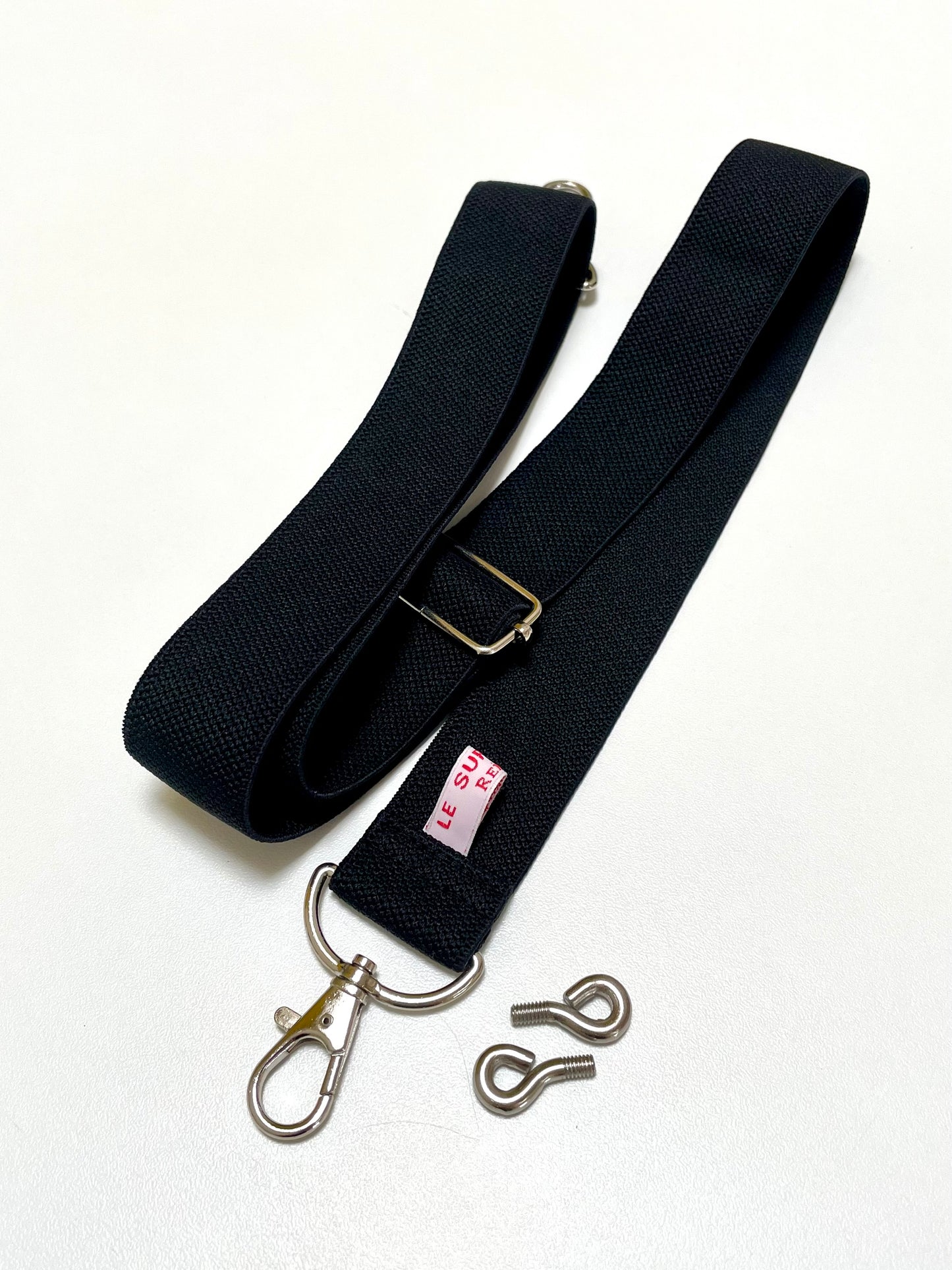 Sangle élastique avec boucles de fixation et mousqueton